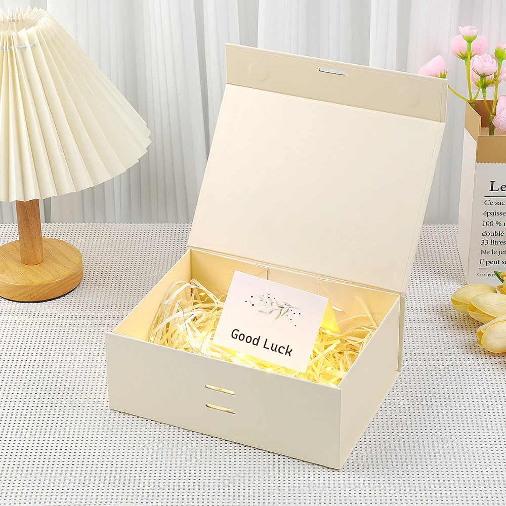Magnetic Closure Packaging Box Gift Box Foldable by PacksFactory